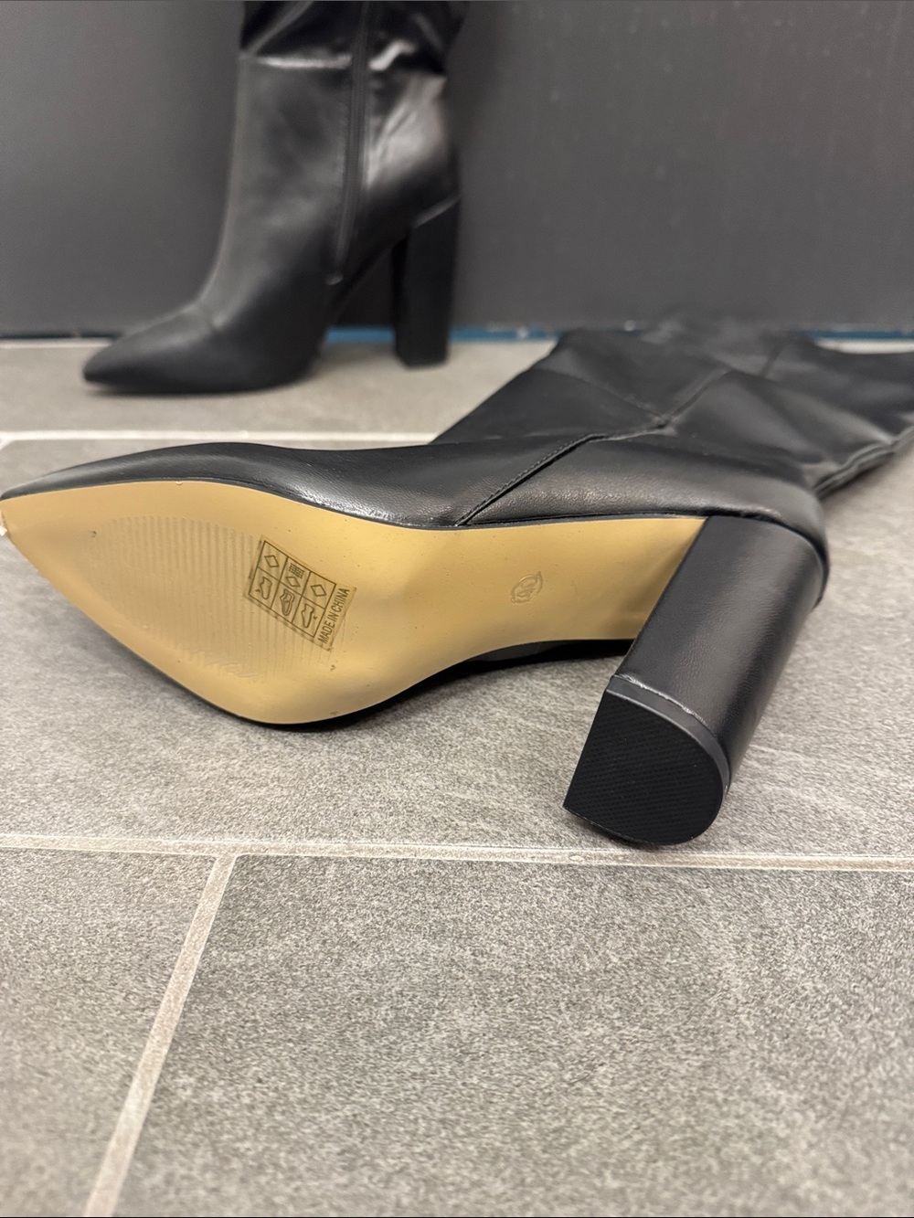 Black Knee-High Pointed Toe Boots - Picture 2 of 2
